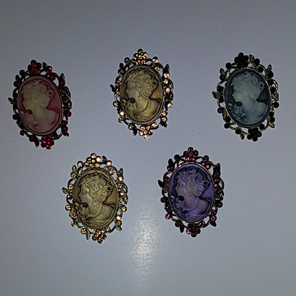 n/a Accessories - Pendants